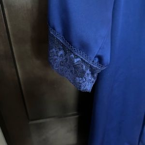 Robe with lace detail